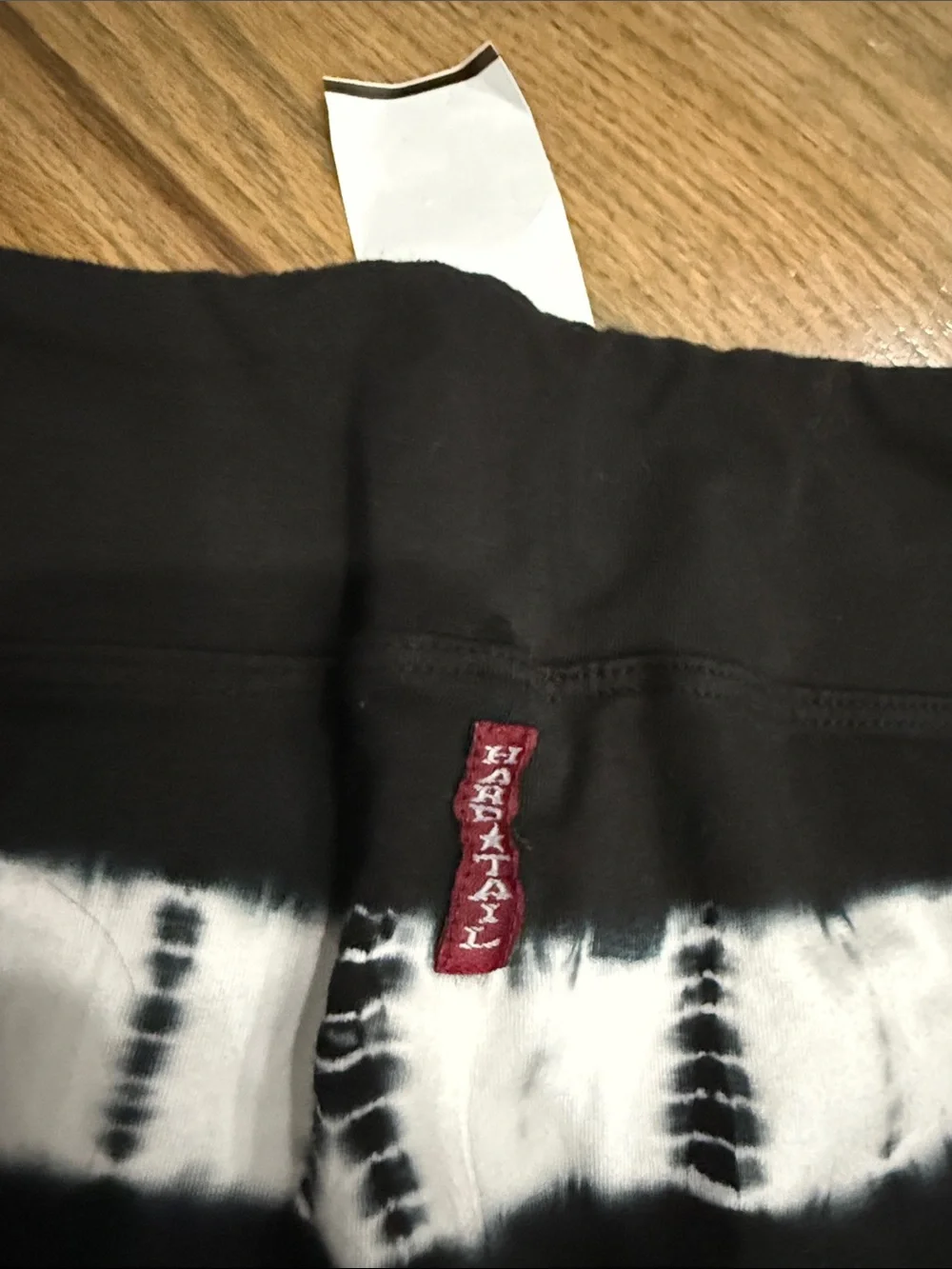 Brand new with tags*Girl’s Hardtail Black & White Tie-Dye Stripe Capri Leggings